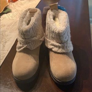 MUK LUK women water resistant boots (New)